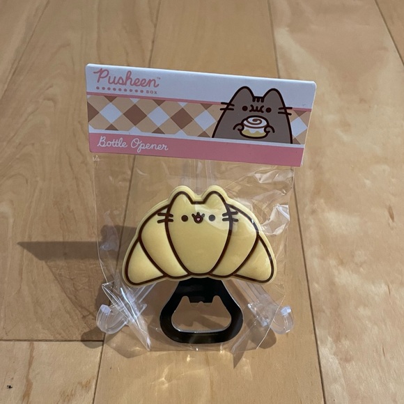 New croissant Pusheen bottle opener - Picture 3 of 4